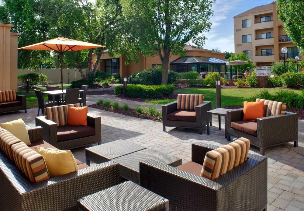 Отель Courtyard Columbus Уортингтон Экстерьер фото