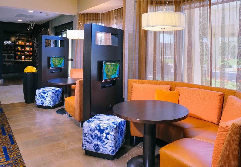 Отель Courtyard Columbus Уортингтон Экстерьер фото