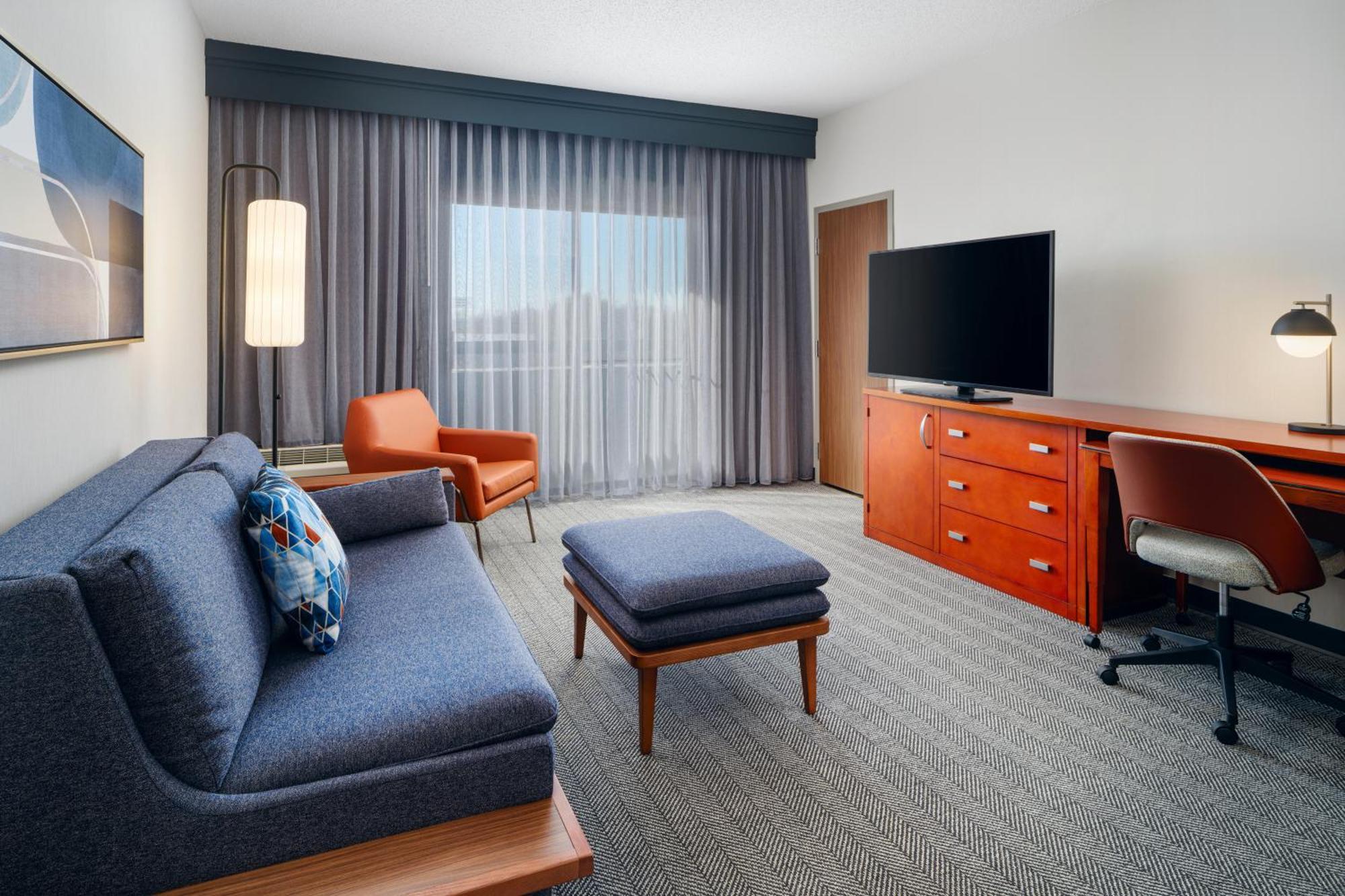 Отель Courtyard Columbus Уортингтон Экстерьер фото