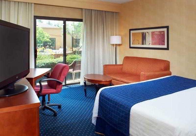 Отель Courtyard Columbus Уортингтон Номер фото