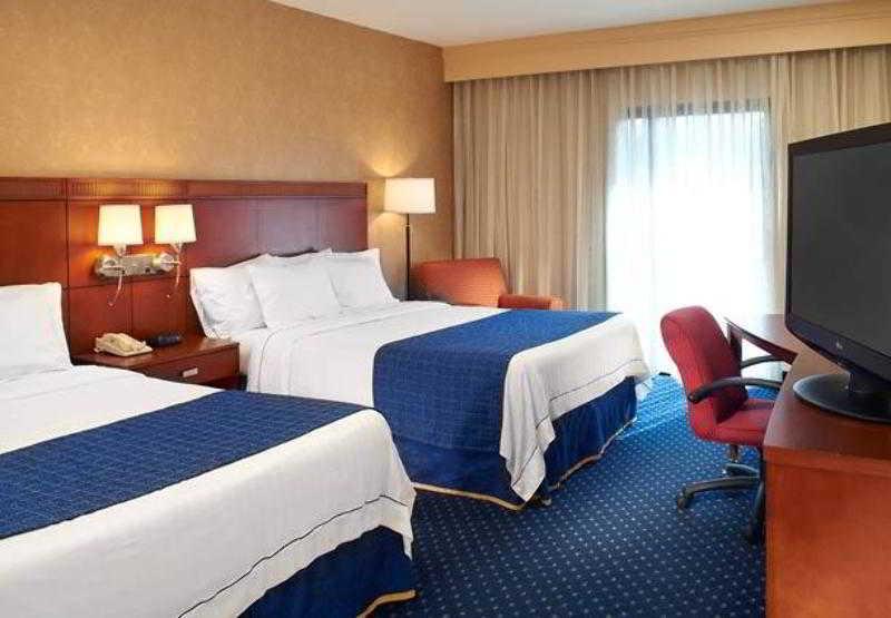 Отель Courtyard Columbus Уортингтон Номер фото