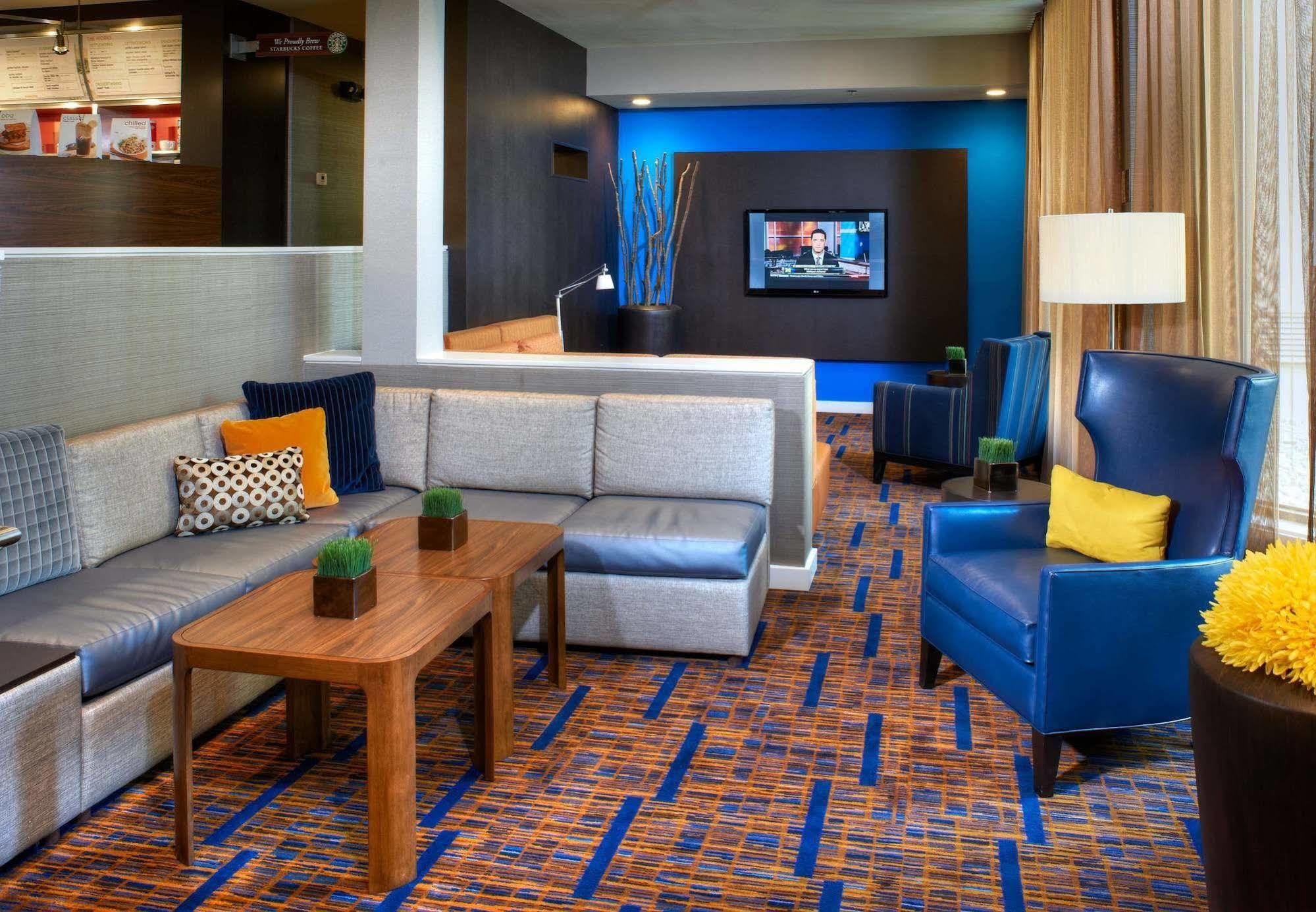 Отель Courtyard Columbus Уортингтон Экстерьер фото